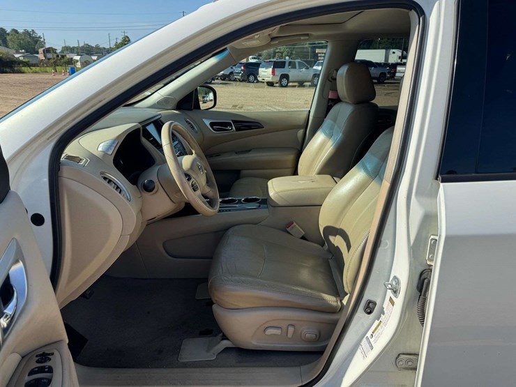2014-nissan-pathfinder-sl-image-10