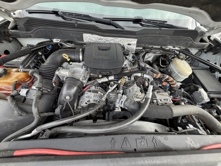2016-chevrolet-silverado-2500-image-13