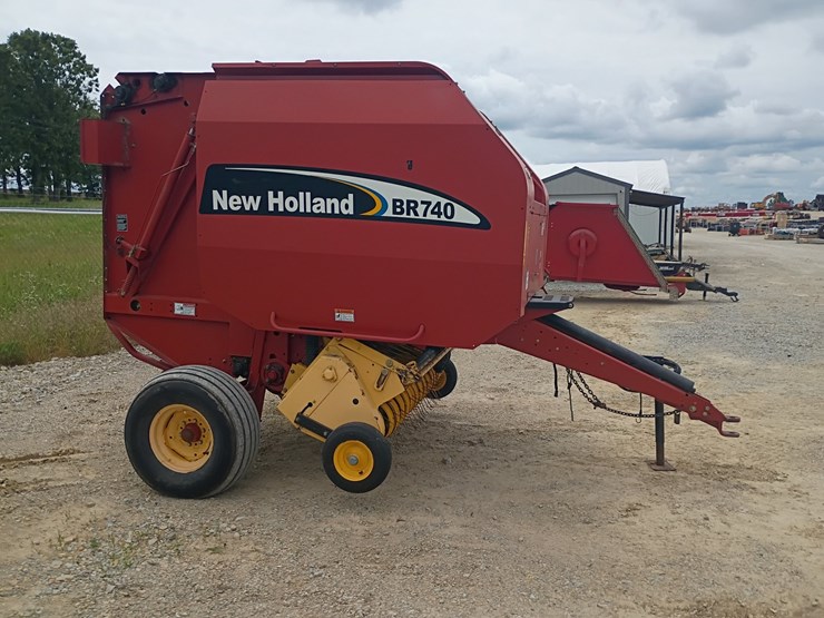 new-holland-br740-image-6
