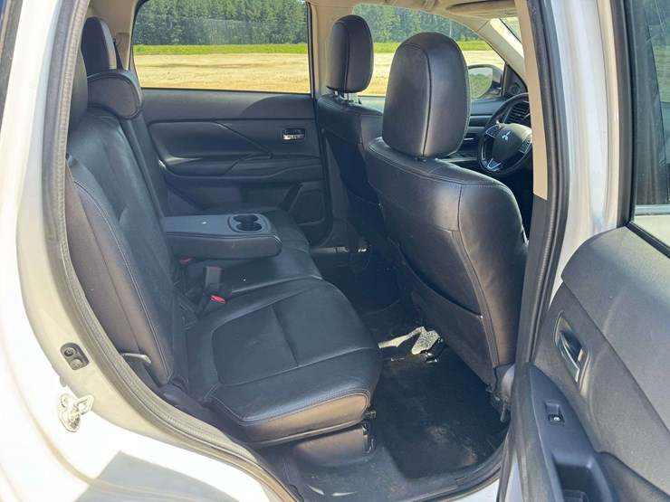 2018-mitsubishi-outlander-image-16