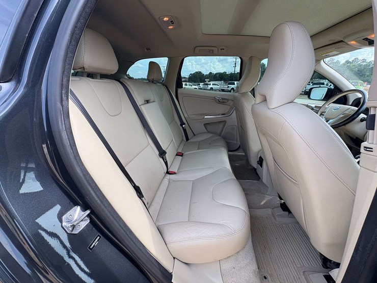 2016-volvo-xc60-image-21