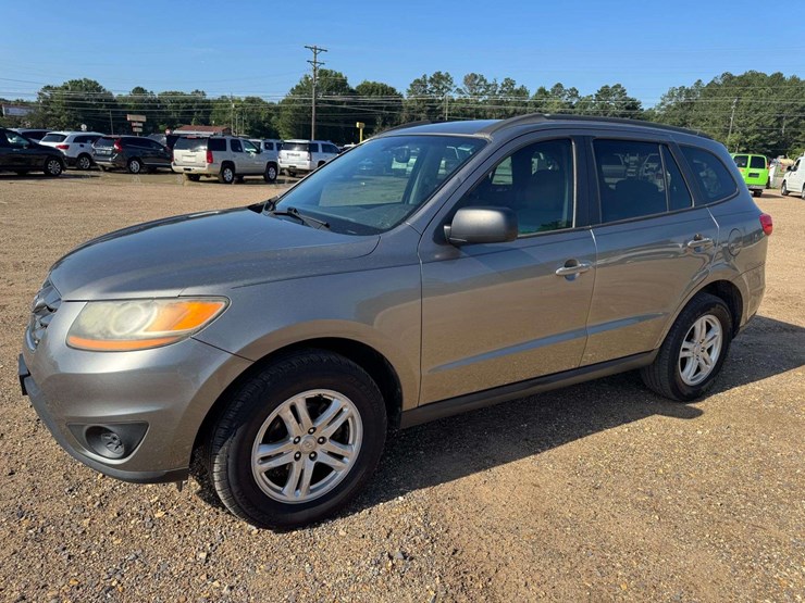 2011-hyundai-santa-fe-image-1