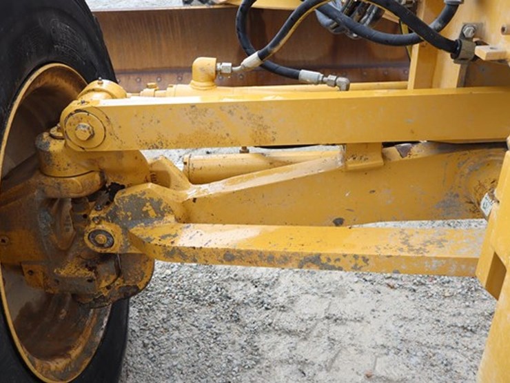 2016-caterpillar-140-image-23