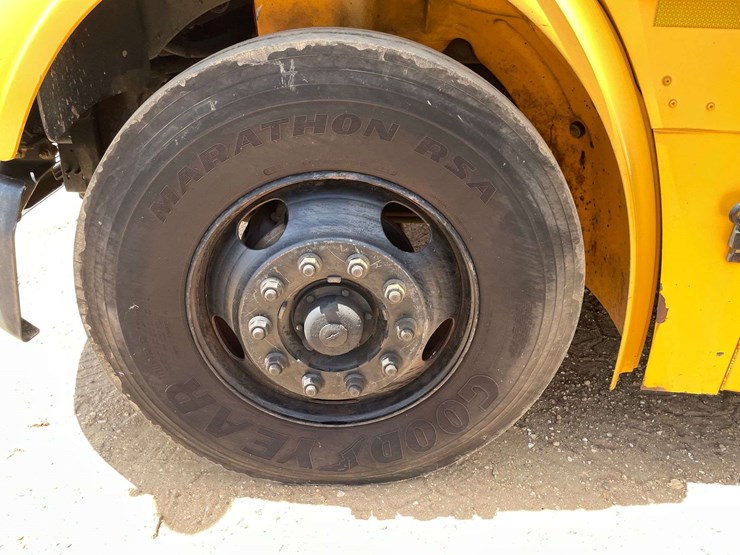 2009-freightliner-b2-image-20