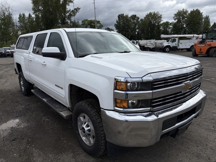 2016-chevrolet-silverado-2500-image-2
