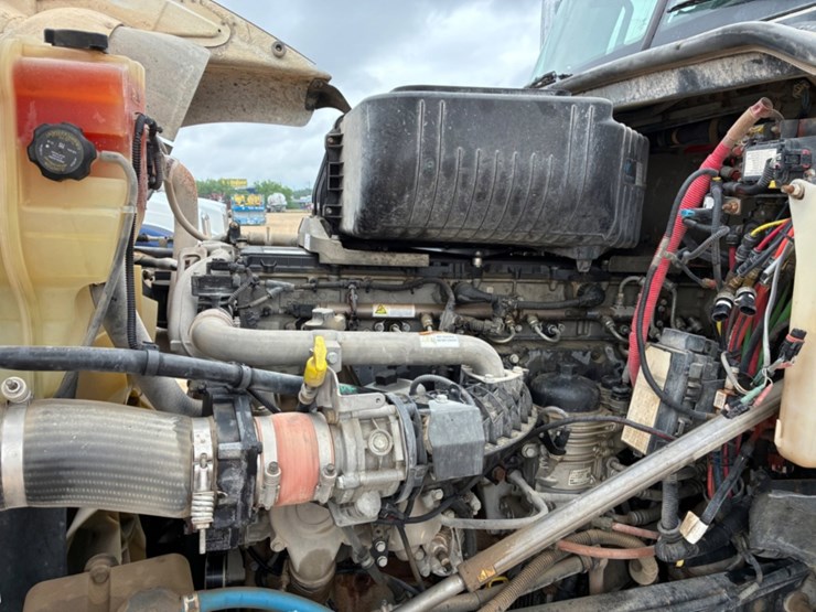 2015-freightliner-coronado-122-sd-image-4