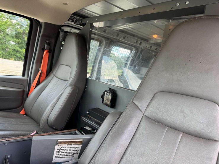 2013-chevrolet-express-2500-image-13