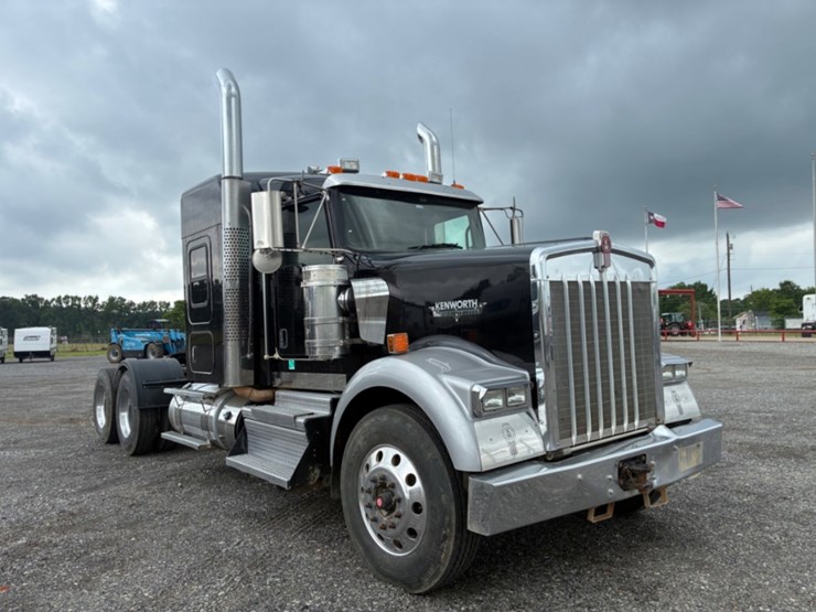 2018-kenworth-w900-image-3