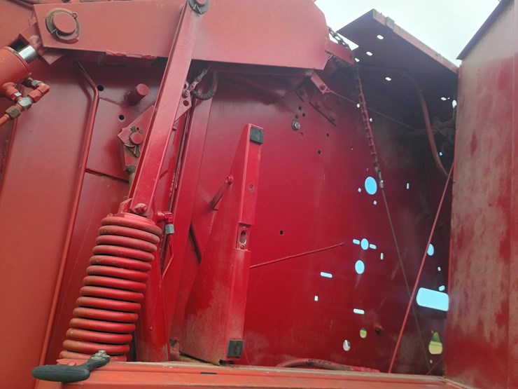 new-holland-654-image-35