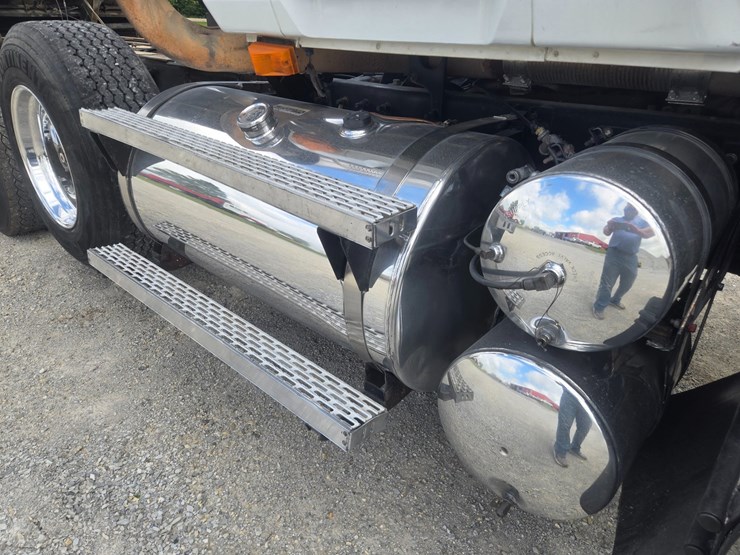 2003-mack-ch613-image-115
