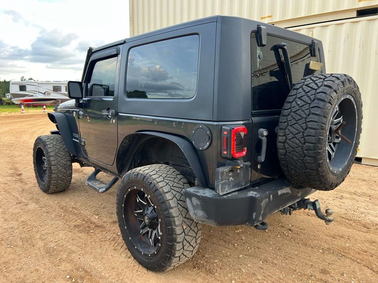 2010-jeep-wrangler-sport-image-2