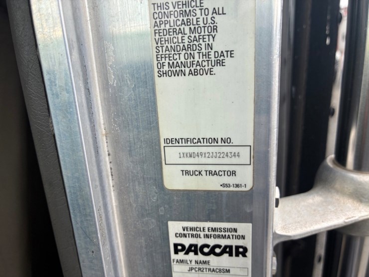 2018-kenworth-w900-image-15