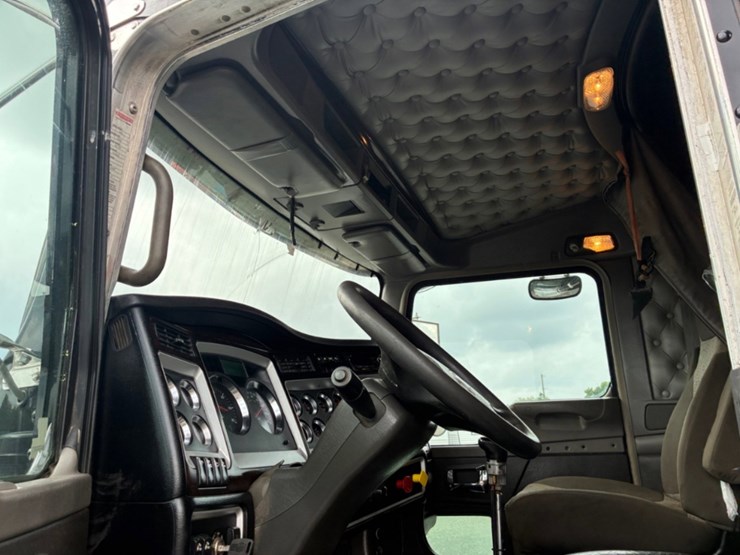 2018-kenworth-w900-image-10