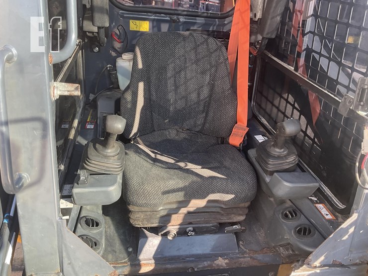 2017-deere-317g-image-14