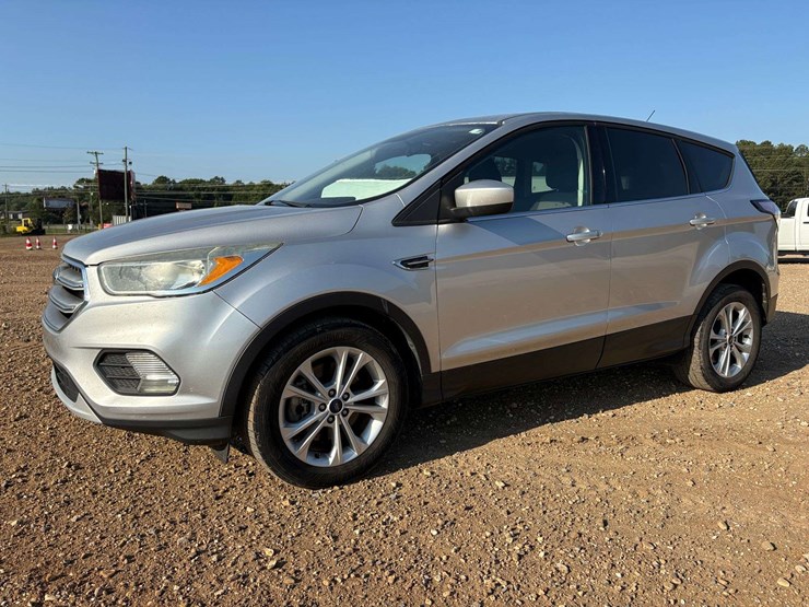 2017-ford-escape-se-image-1