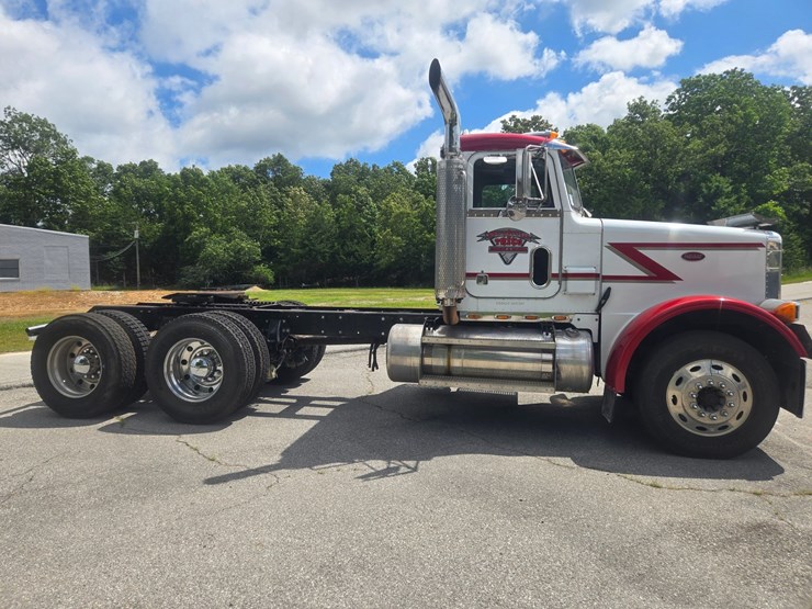 2004-peterbilt-378-image-22