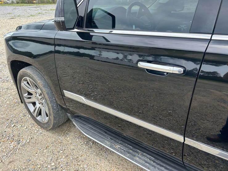 2018-cadillac-escalade-esv-image-12