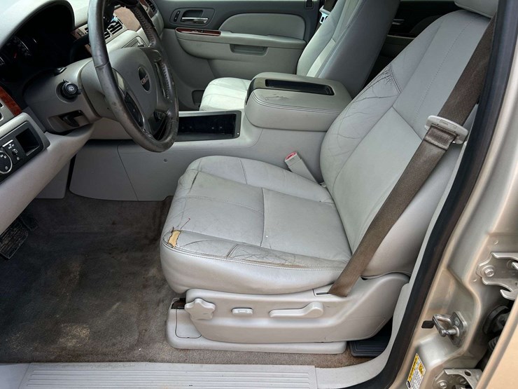 2013-gmc-yukon-slt-image-13