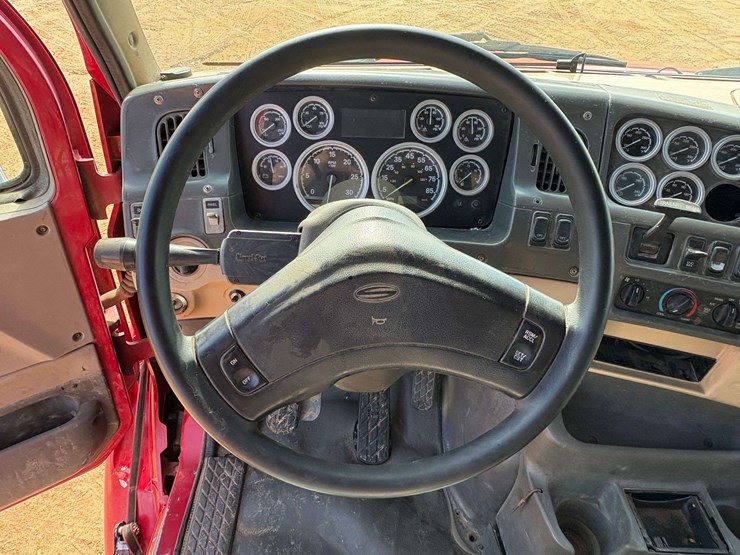 2006-sterling-l9500-image-12