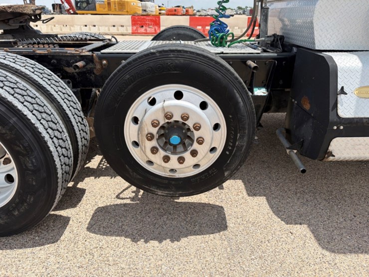 2013-kenworth-w900-image-5