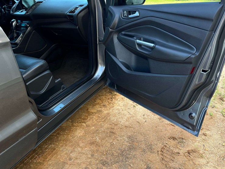 2014-ford-escape-titanium-image-38