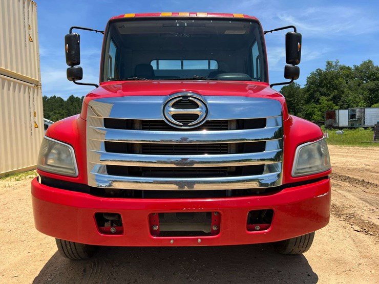 2014-hino-268-image-5