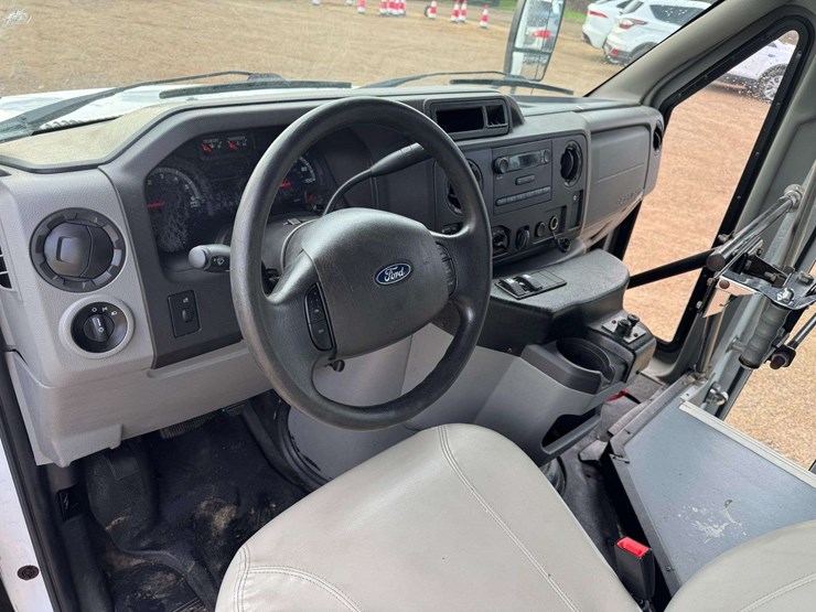 2018-ford-e350-image-11