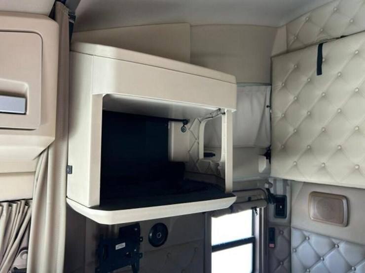 2020-kenworth-t680-image-29
