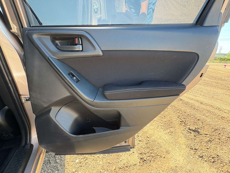 2014-subaru-forester-image-19