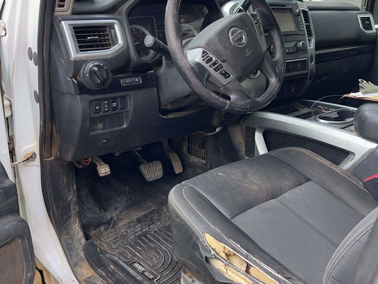 2017-nissan-titan-image-21