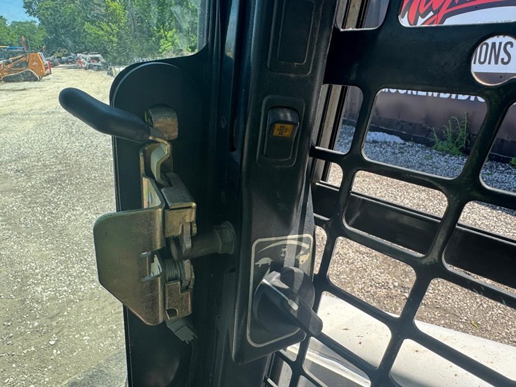 bobcat-t870-image-19