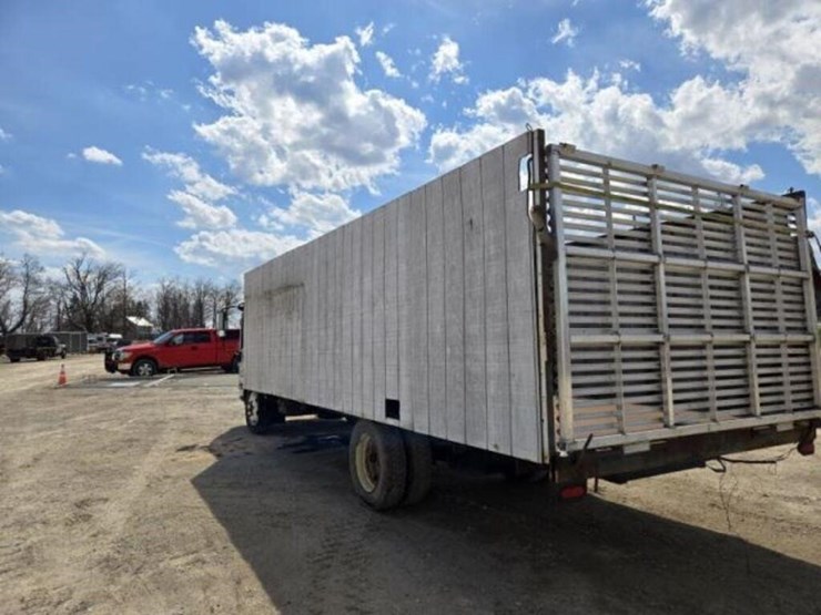 inoperable-2010-isuzu-flatbed-truck-jale5w169a7301-image-12