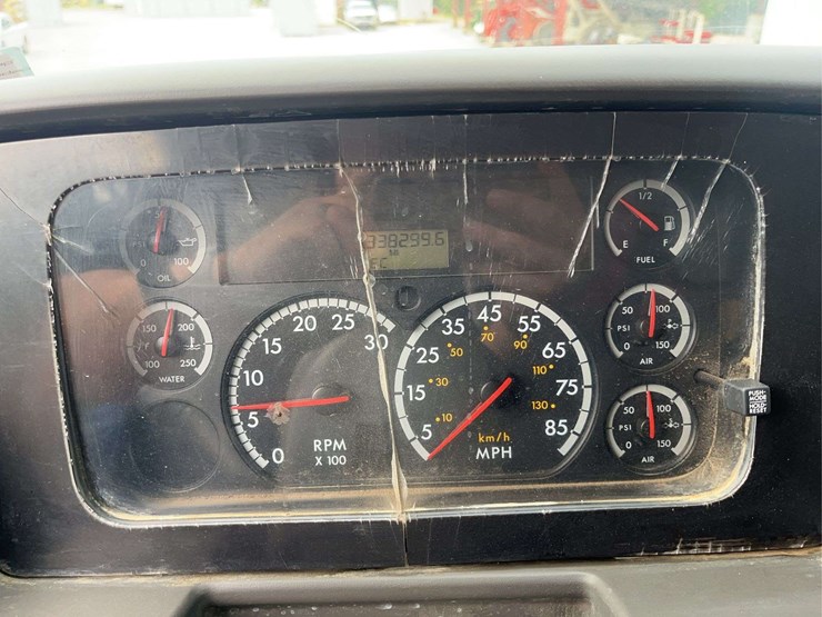 2003-sterling-m8500-image-30