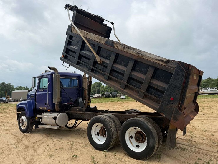 1998-mack-ch613-image-5