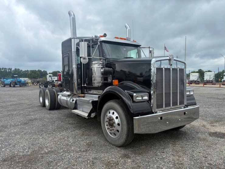 2018-kenworth-w900-image-3