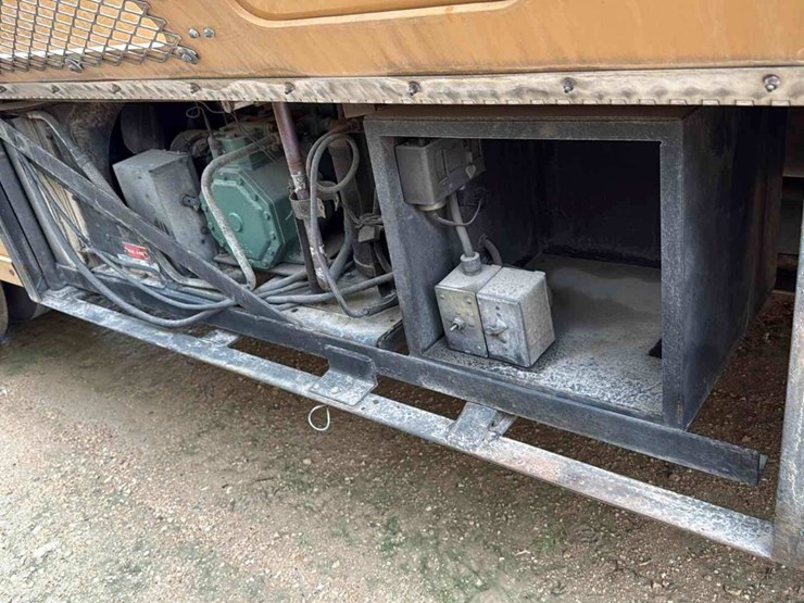 2011-hino-box-truck-image-14