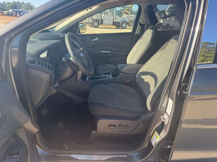 2019-ford-escape-se-image-10