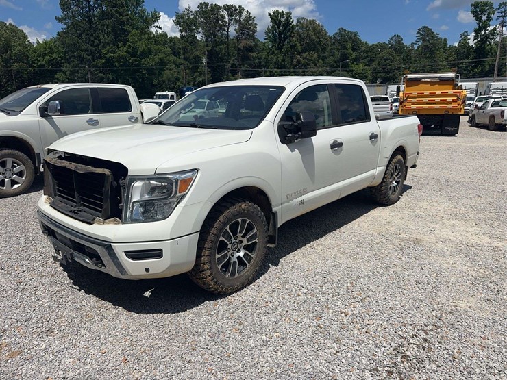 2022-nissan-titan-image-1