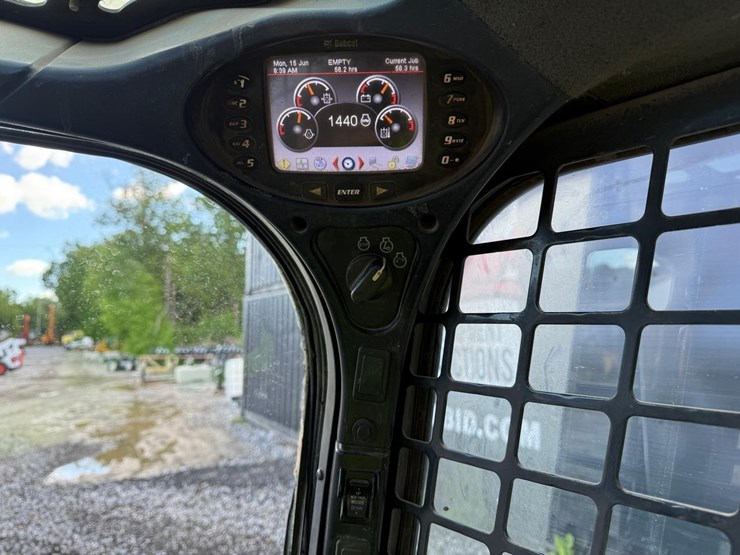 2017-bobcat-s650-image-22