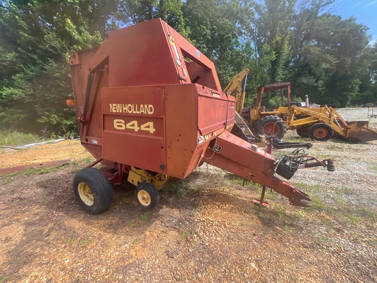 new-holland-644-image-3