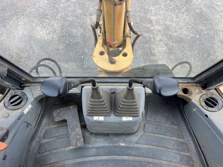 new-holland-575e-image-14