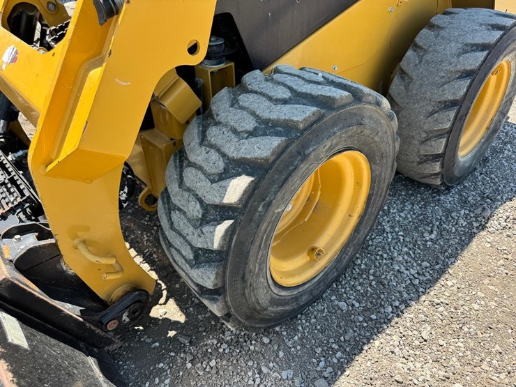 2019-caterpillar-236d3-image-13