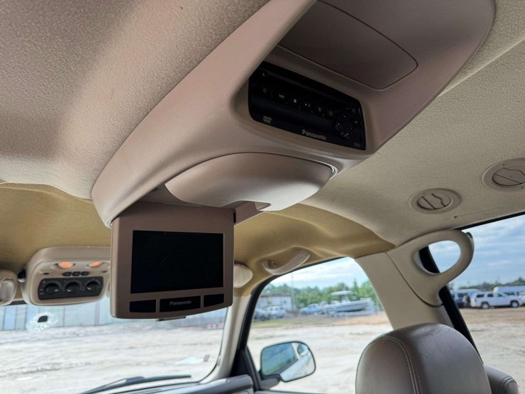 2005-cadillac-escalade-image-25