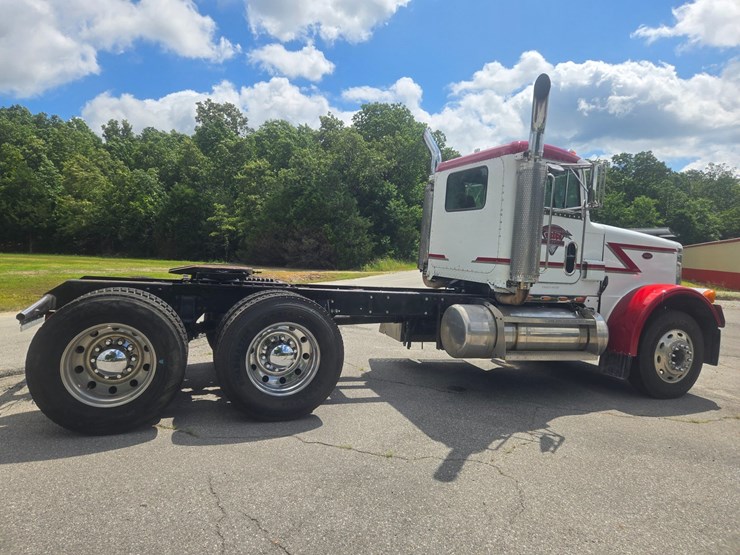 2004-peterbilt-378-image-19
