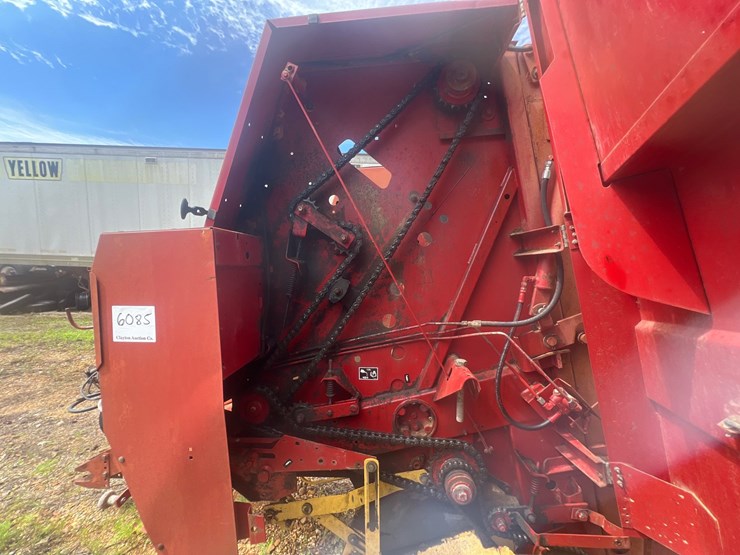 new-holland-644-image-7