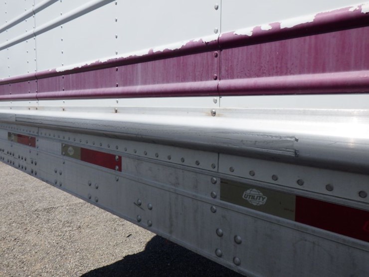 2010-utility-tautliner-image-22