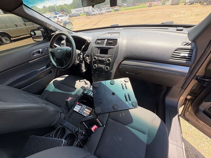 2017-ford-explorer-police-interceptor-image-21
