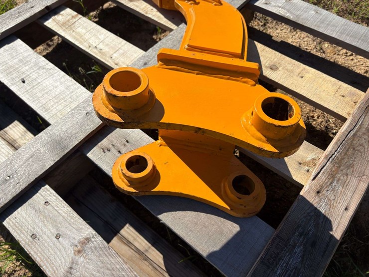 caterpillar-303-image-6