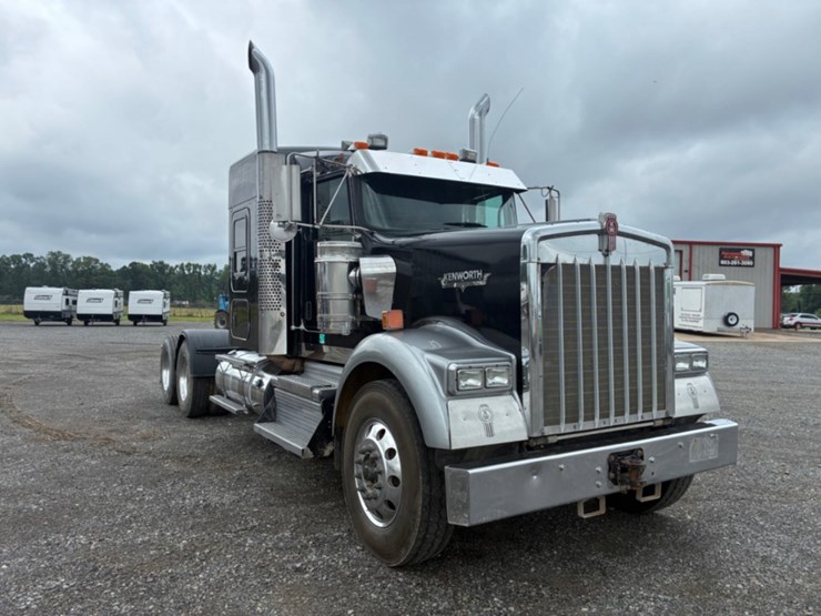 2018-kenworth-w900-image-3