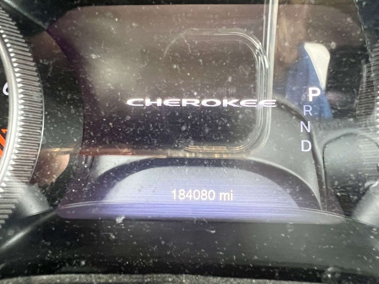 2015-jeep-cherokee-limited-image-28